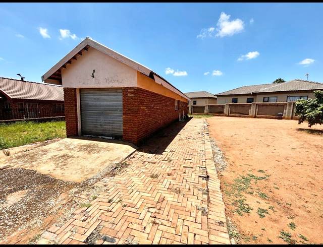 3 BEDROOM HOUSE FOR SALE IN FLORA PARK